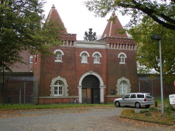 04_22839 das Torhaus wird jetzt als Gedenksttte an das Konzentrationslager Fuhlsbttel (Kolafu) genutzt. 