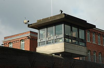 04_23338 berwachungsanlage auf der Gefngnismauer in der Vollzugsanstalt Fuhlsbttel.