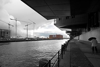 011_14717 Blick ber den Sandtorhafen zum Kaispeicher A.