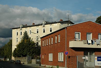 04_22776 - einfacher Profanbau in unmittelbarer Nhe zum Schlossgebude. 