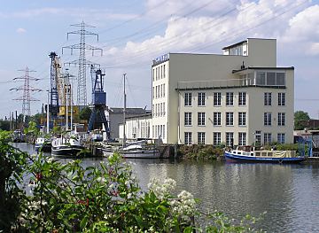 04_22781 - Industriearchitektur am Lotsehafen.