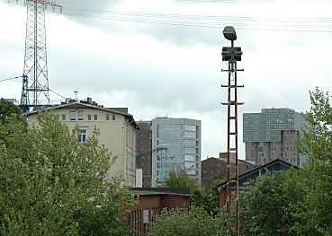 04_23421 - Blick ber die Insel Richtung Veritaskai und Schellerdamm, links das Schlossgebude, dahinter ein Hochspannungsmast. 