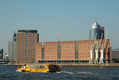 011_14771 Hafenfhre der HADAG auf der Elbe.