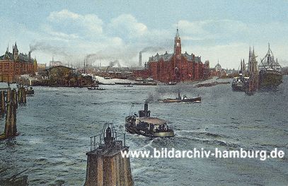 011_15435 Blick ber die Elbe in den Sandtorhafen; lks. Lagergebude der Speicherstadt nund der Sandtorkai - re. der Kaiserspeicher und Frachtschiffe auf Reede.