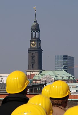 011_15443 Neben dem Michel wird die zuknftige Elbphilharmonie ein weiteres Wahrzeichen der Hansestadt Hamburg sein.