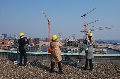 011_15445 Blick ber die Baustelle der Hafencity mit den Baukrnen. 