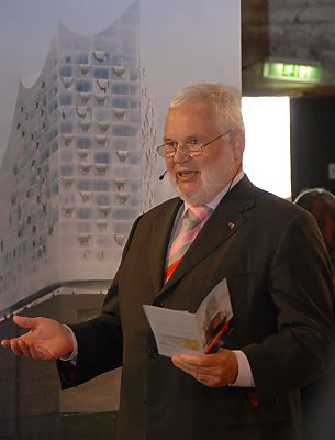 011_15448 Hartmut Wegener ist der Projektkoordinator der ReGe fr die Elbphilharmonie. Die ReGe Hamburg bernimmt bei Groprojekten die Planungs- und Bauherrenaufgaben fr Hamburg.