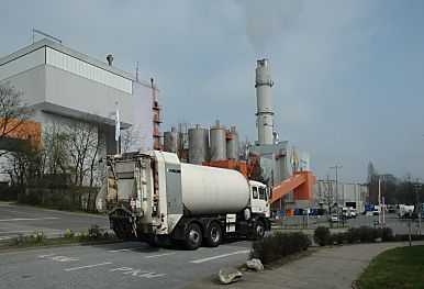 04_23194 MVA Stellinger Moor und einfahrender Mllwagen.