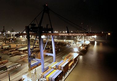 011_15296 - Blick auf den Portainer am Terminal Burchardkai bei Nacht. 