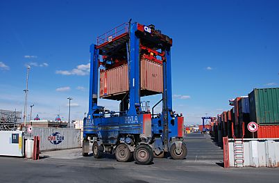 011_15459 - der Portalhubwagen ist ein sehr wendiges und schnelles Transportfahrzeug.