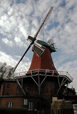 011_15019 - die jetzige Reitbrooker Mhle  wurde um 1800 errichtet und steht unter Denkmalschutz; vorher stand dort eine Entwsserungsmhle. 