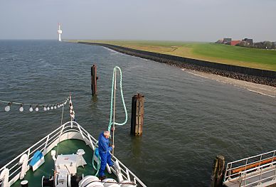 fähre cuxhaven hamburg airport