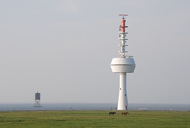 011_15068 - links vom Radarturm die Nord - Barke von Neuwerk - das hlzerne Seezeichen existiert schon seit ca. 1568.  