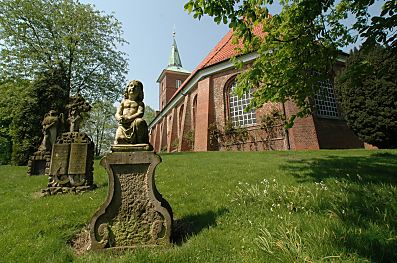 historische Grabskulpturen / St. Pankratiuskirche