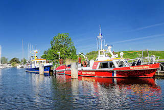 8039 Feuerwehrboot / Lschboot Brunshausen an der Schwinge bei Stade - Feuerlschboot am Schwingeufer.