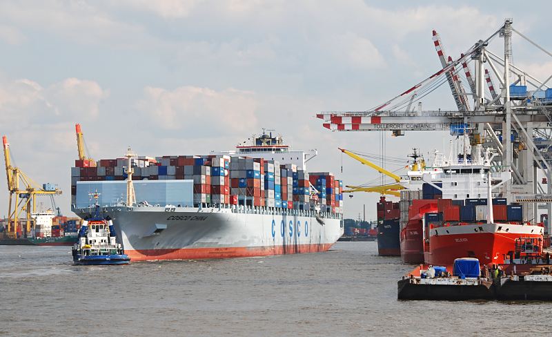 Hamburger Hafenfotos; Containerschiffe am Kai des HHLA Container ...