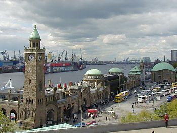 Bilder Von Hamburg St Pauli Landungsbruecken Hamburger Hafen Anleger Fuer Die Hafenrundfahrt Fotografie Der Hamburger Sehenswuerdigkeiten