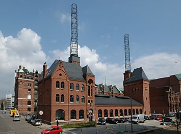 011_14327 - Fahrzeuge parken vor dem Kesselhaus;