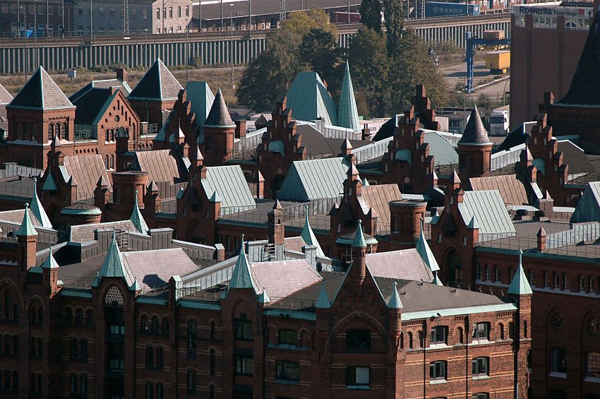 11_17554 Giebel, Trme und Kupferdcher der Hamburger Speicherstadt - die neugotische Backsteinarchitektur wurde u.a. von dem Hamburger Bauingenieur Andreas Meyer entworfen.