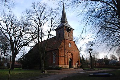 011_15341 - Seitenansicht der ev. luth. Kirche in Hamburg Berstedt.