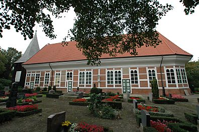 011_15036 - die Dreieinigkeitskirche in Hamburg Allermhe hat ihren Ursprung im 13. Jahrhundert.