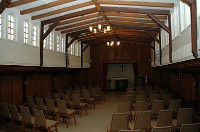 04_22908 - Innenansicht der Flussschifferkirche; Stuhlreihen im 'Bauch' vom ehem. Leichter. 