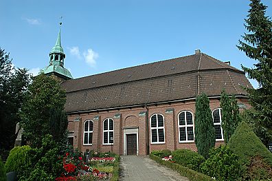 011_14968 - die Kirche in Ochsenwerdser fand schon 1254 ihre erste urkundliche Erwhnung; der jetzige Bau stammt aus dem Jahre 1674, der Kirchturm aus dem 18. Jh. 