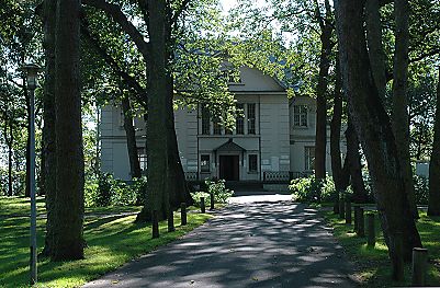 011_14996 - Allee vom Heinepark; im Hintergrund die Planksche Villa, die an der Stelle des ehem. Salomon Heine Landhaus steht.