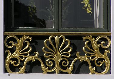 Bronze-Balkongitter am Jenischhaus