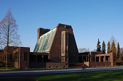 011_15311 Neues Krematorium auf dem Ohlsdorfer Friedhof als typische Hamburger Backstein-Architektur des damaligen Oberbaudirektors Fritz Schumacher. 