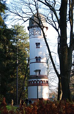 011_15319 der Turm versorgte bis 1919 den Ohlsdorfer Friedhof mit Wasser. 