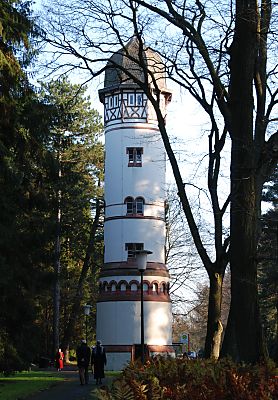 011_15320 die Restaurierungsarbeiten wurden 1991 abgeschlossen, jetzt finden im Turm Ausstellungen statt. 