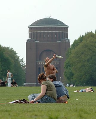 011_14050 - sonniges Wochenende: Entspannung vor dem Planetarium. 