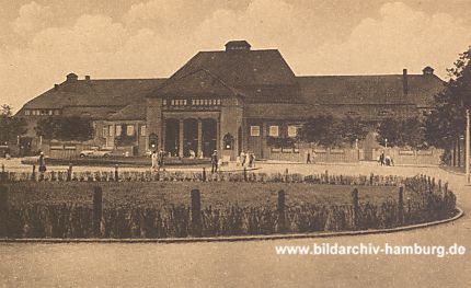 011_14029 - der rckwrtige Teil der Stadthalle; die Autoauffahrt von der Stadthallenbrcke.