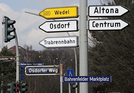 11_17428 - Strassenschilder mit dem Strassennamen Osdorfer Weg sowie Bahrenfelder Marktplatz. 