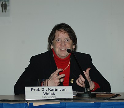 04_22960 Prof. Dr. Karin von Welck , Kultursenatorin bei der Ausstellungserffnung der Wettbewerbsentwrfe zur Bebauung des Domplatzes.