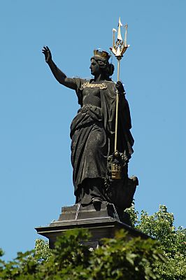 011_14591 - Skulptur Hansa mit Gold - Dreizack.