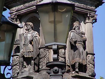 011_14599 - Brunnenskulpturen Konstantin der Grosse und Kaiser Karl der Grosse. 