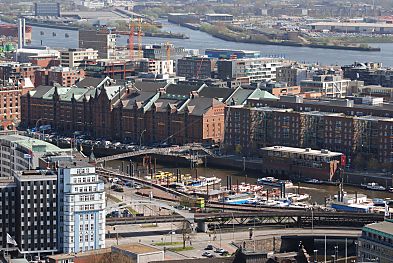 011_15744 - das Areal die Hafencity wchst kontinuierlich, das Areal am Grasbrookhafen ist mit der neuen Architektur Hamburgs bebaut. (2007) 
