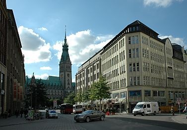 04_22706 Blick von der Kreuzung Bergstrasse / Mnckebergstrasse zum Rathausplatz. 