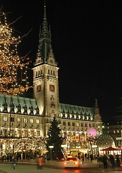 04_22711 Weihnachtsmarkt vor dem Rathaus. 