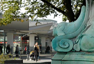 011_15035 - Blick vom Puvogelgarten Richtung Busbahnhof am Wandsbeker Markplatz. 