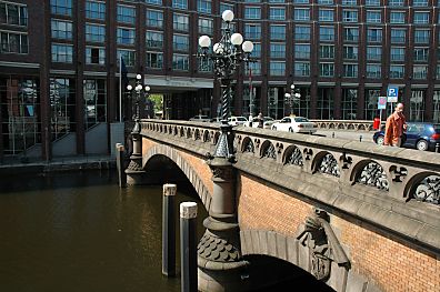 011_14825 Blick ber das Fleet und die Heiligengeistbrcke. 