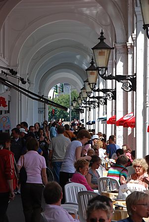 011_15659 - Blick durch die Arkaden Passage Richtung Jungfernstieg .