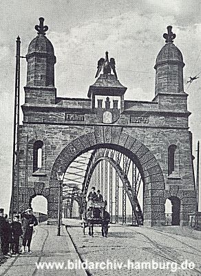 011_14298 Pferd und Wagen berqueren die Harburger Elbbrcke (ca. 1900) 