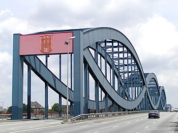 011_14262 - um 1960 wurden die Norderelbbrcken mit einer neuen Konstruktion versehen; Hamburgwappen an der Stirnseite der Brcke. 