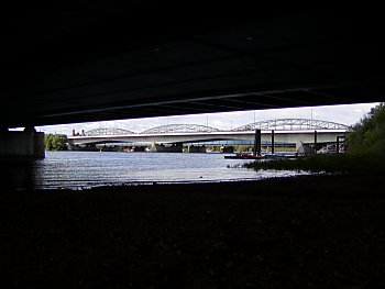 011_14288 - Blick zur Europabrcke, Brcke d. 17. Juni und alte Harbuber Elbbrcke. 