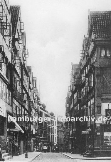 historisches Hamburg; Bilder der Altstadt   33_48065 Blick in den Kattrepel ca. 1905 - die historische Bebauung mit dem Gngeviertel der Hamburger Altstadt wurde ab ca. 1920 abgerissen um Platz fr das enstehende Kontorhausviertel zu schaffen.  www.hamburg-fotos.biz