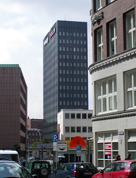 Fotos Hamburger Strassen - Kattepel / Kontorhausviertel   33_48036 Blick durch den Kattrepel zur  Niedernstr. (lks.), Schopenstehl (re.); im Hintergrund das Spiegel Hochhaus in der  Willy-Brandt-Strasse www.bildarchiv-hamburg.com