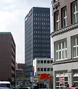 33_48036 Blick durch den Kattrepel zur  Niedernstr. (lks.), Schopenstehl (re.); im Hintergrund das Spiegel Hochhaus in der  Willy-Brandt-Strasse www.bildarchiv-hamburg.com